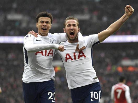 Kane sale più in alto di tutti Derby Spurs: 1-0 all'Arsenal