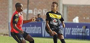 Neymar (a dx), 18 anni, in azione nel Sudamericano Under 20. Ap