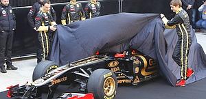 Kubica e Petrov tolgono i veli alla Renault R31. Ap