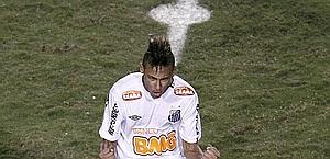 La gioia di Neymar del Santos dopo la conquista della Copa Libertadores. 