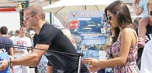 Sneijder a Saint Tropez con la moglie Yolanthe. LaPresse