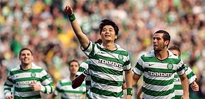 Ki Sung celebra il momentaneo 1-0 Celtic. Ap