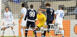 Giuseppe Sculli, 30 anni, realizza il momentaneo 1-0 per la Lazio. Ap
