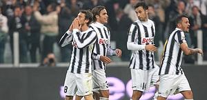 Claudio Marchisio manda baci dopo il gol. LaPresse