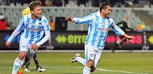 L'esultanza di Sansovini dopo il secondo gol del Pescara. Lapresse