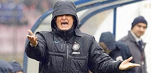 Ranieri sotto la pioggia di Lecce. Reuters