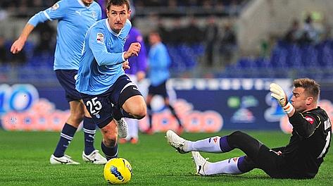 Miroslav Klose salta Boruc e segna l'1-0. Afp
