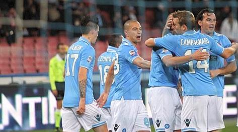 L'esultanza del Napoli dopo la vittoria sul Cagliari. Ansa