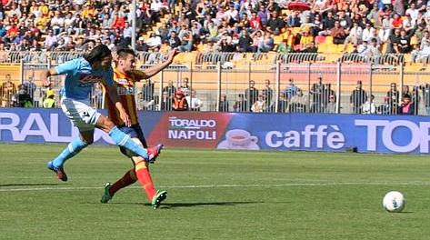 Edinson Cavani, 25 anni, segna il gol numero 100 con un club da quando gioca in Italia. LaPresse
