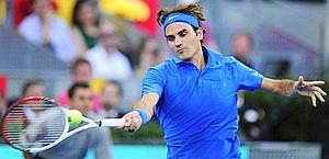 Roger Federer sulla terra blu di Madrid. Afp