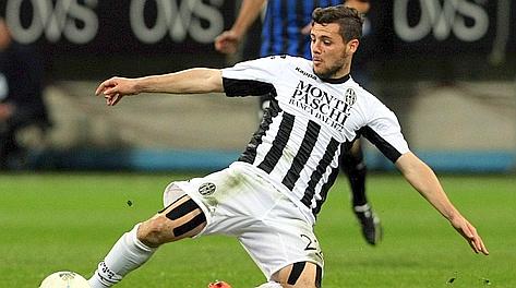 Mattia Destro, 21 anni, cresciuto nell'Inter, ma il cartellino  del Genoa. Forte