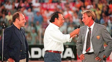 27 agosto 1998: Zeman all'Olimpico con Carlo Verdone e Antonello Venditti. Ansa
