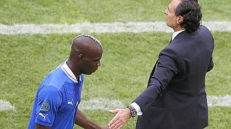 Mario Balotelli al momento della sua sostituzione. Reuters