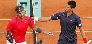 Nadal e Djokovic alla ripresa del match. Reuters
