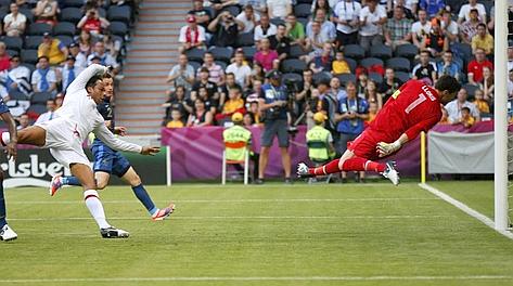 Il gol del vantaggio inglese di Joleon Lescott. Reuters