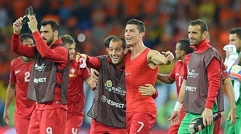 Ronaldo in trionfo col Portogallo. Afp