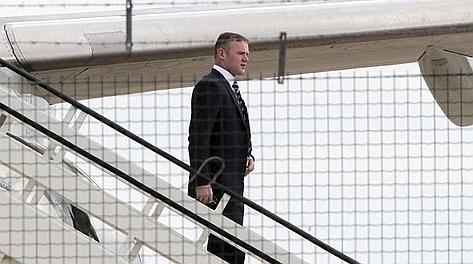 Wayne Rooney al rientro in Inghilterra dopo l'eliminazione a Euro 2012. Reuters