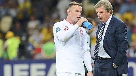 Wayne Rooney e Roy Hodgson prima dei rigori fatali con l'Italia. Reuters