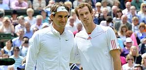 Federer e Murray all'ingresso in campo. Reuters