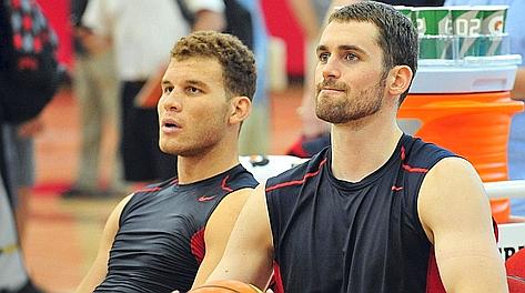 Kevin Love, 23 anni, con Griffin durante un allenamento di Team Usa. Reuters