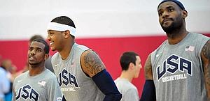 Chris Paul, Carmelo Anthony e LeBron James. Reuters