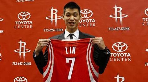 Jeremy Lin ha lasciato New York per Houston. Ansa  