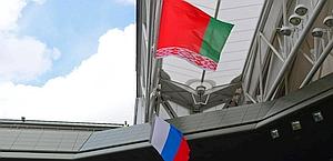 Durante la premiazione è caduta la bandiera americana: rimaste quella russa della Sharapova e la bielorussa (Azarenka). Reuters
