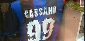 La maglia nerazzurra numero 99 di Antonio Cassano. Omnimilano