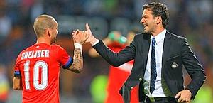 Strama festeggia con Sneijder: Wes esce arrabbiato. Epa
