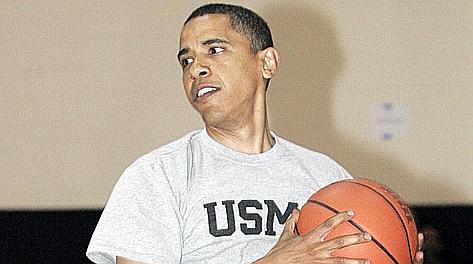 Barack Obama, 51 anni,  un grande tifoso di basket. Reuters