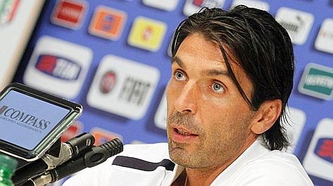 Gigi Buffon, 34 anni, durante la conferenza stampa a Coverciano. Ap