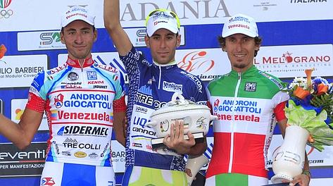 Il podio del Padania 2012: Charini, il vincitore Nibali e Pellizotti. Bettini