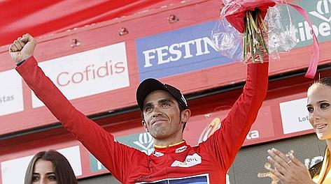 La gioia di Alberto Contador sul podio della Vuelta. Reuters