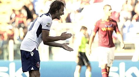 Alberto Gilardino incita la squadra dopo il primo gol alla Roma. Ap
