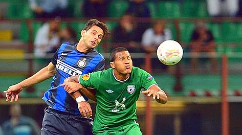 Andrea Ranocchia, 24 anni, affronta Rondon in Inter-Rubin Kazan. Afp