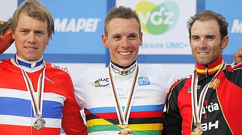 Il podio di  Valkenburg: Boasson Hagen, Gilbert e Valverde. Reuters