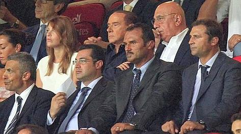 Berlusconi con la figlia Barbara e Galliani durante l'ultimo derby. Ansa