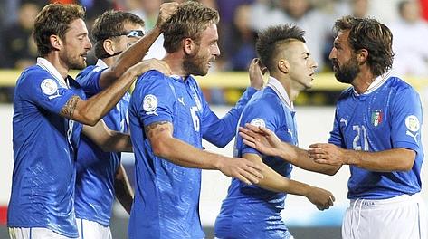 Marchisio, De Rossi, Pirlo (con El Shaarawy): il centrocampo azzurro va. Reuters