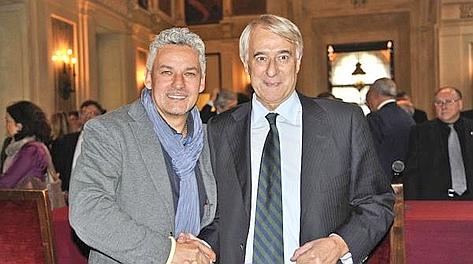 Roberto Baggio con il sindaco di Milano, Giuliano Pisapia, a Palazzo Marino. Omnimilano