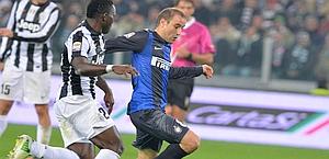 Il gol di Palacio in Juventus-Inter 1-3 di sabato scorso. I bianconeri sono in cerca di rilancio. Ansa