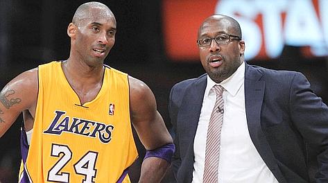 Mike Brown era alla seconda stagione ai Lakers. Reuters