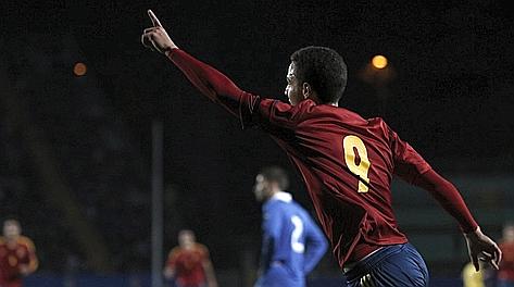 Rodrigo festeggia l'1-0 sull'Italia a Siena. Ansa