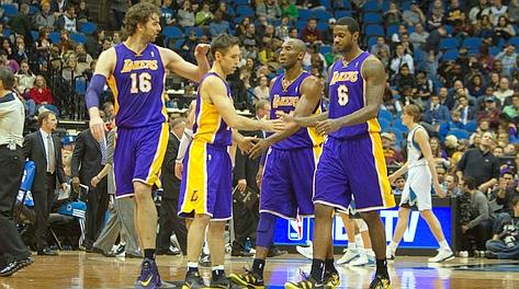 La festa dei Lakers, 4 vittorie in 5 gare. Reuters