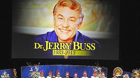 Un'immagine di Jerry Buss proiettata durante la cerimonia funebre. Ap