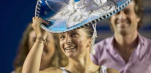 Sara Errani 'messicana' dopo la vittoria ad Acapulco. Ap