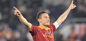 Francesco Totti, 36 anni, 225 gol in A. Ansa