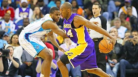 Kobe Bryant contro Darius Miller. Reuters