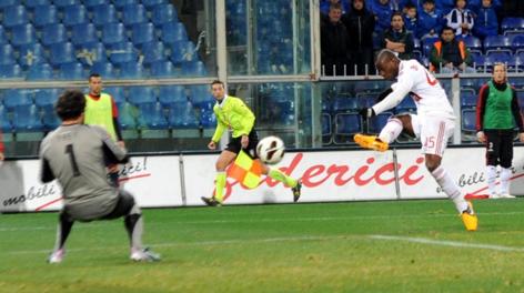 L'ultimo gol di Mario Balotelli, contro il Genoa. LaPresse