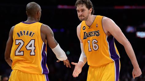 Kobe Bryant e Pau Gasol, le due anime dei Lakers. Reuters