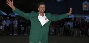 L'australiano Adam Scott, con la giacca verde di re del Masters. Ap